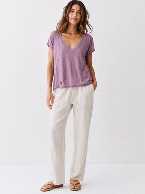 We The Free Mauve Distressed V-Neck Short Sleeve Tee